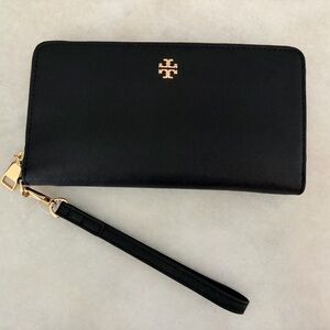 NWT Tory Burch Black Wristlet with Gold Accent